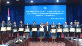 ປະດັບຫຼຽນກາລະນຶກ 50 ປີ ວັນສະຖາປານາ ສປປ ລາວ ໃຫ້ແກ່ພະນັກງານ-ລັດຖະກອນ ຂອງຄະນະກວດກາພັກແຂວງ